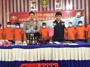 Puluhan Ribu Petasan dan Miras Diamankan Polres Mukomuko
