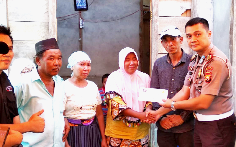 Bakti Sosial, Polres Bersama AXFC Bantu Korban Kebakaran