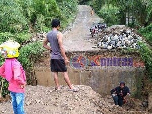 Jelang Subuh Minggu, Jembatan Simpang Batu Ambruk Total