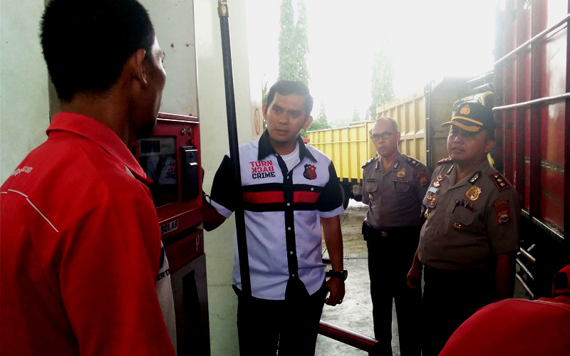 Kapolres Cek Antrian Panjang Truk di SPBU, Ternyata Ini Penyebabnya