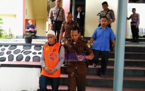 Jalani Sidang Perdana, Pembunuh Tetangga Dipukul Pengunjung