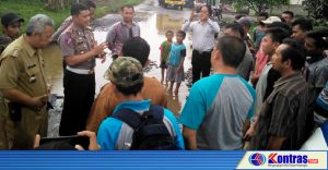 Didukung Sejumlah Perusahaan, Polri, TNI dan Camat Perbaiki Jalan Lintas Lubuk Durian