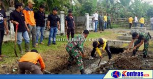 Bupati Kaur Bersama Dandim Turun ke Jalan Bersihkan Selokan