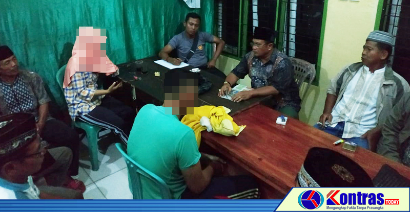 Digerebek Berduaan Dikamar Kontrakan, Pasangan Honorer Disanksi Adat dan Sepakat Menikah
