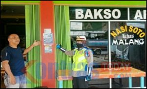 Cegah Penyebaran Covid-19, Tim Anti Virus “Zebra” Satlantas Polres BU, Tempel Stiker Himbauan