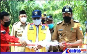 Wakil Bupati BU Arie Septia Adinata Resmikan Jembatan Gantung Air Palik Desa Pukur