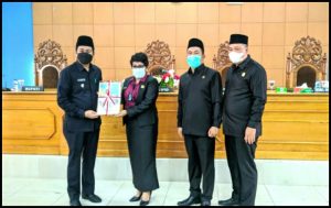 Nota Pengantar Raperda Penyertaan Modal Daerah Pada BUMD Diserahkan Wakil Bupati BU Ke DPRD