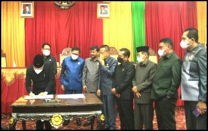 Raperda APBD Tahun 2022  Disetujui Fraksi DPRD Provinsi Bengkulu Dijadikan Perda