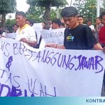 Aksi Parlemen Jalanan Tuntut Anggota Fraksi Golkar di DPRD Mundur