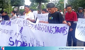 Aksi Parlemen Jalanan Tuntut Anggota Fraksi Golkar di DPRD Mundur