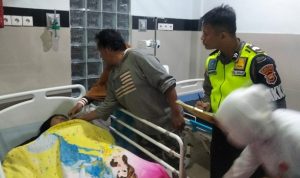 Elak Mobil Parkir Mahasiswi Ditabrak Dump Truck