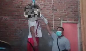 Teriakan Pilu Seorang Istri Saat Temukan Suami Tewas Tergantung