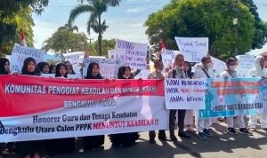 Ratusan Honorer Bengkulu Utara Unjuk Rasa di Gedung DPRD
