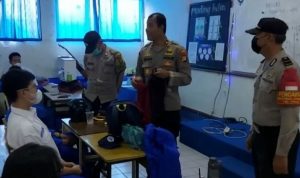 Polisi Sidak Sajam dan Pakaian Ketat di Sekolah