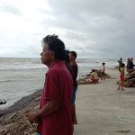Sampan Dihantam Gelombang Besar, Nelayan Dikabarkan Hilang