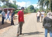 Disnakertrans Bengkulu Utara Pantau Langsung Pembangunan Jalan Lingkungan di Wonoharjo