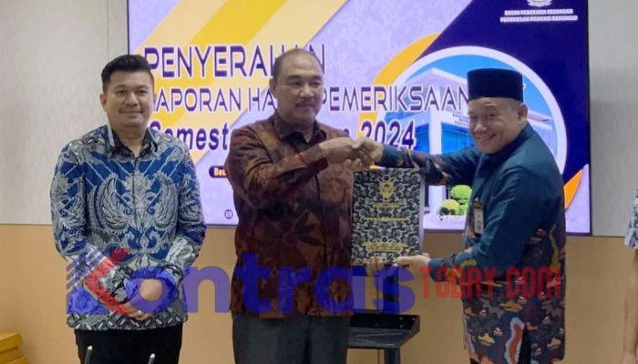 Ketua DPRD Bengkulu Utara Mendampingi Wakil Bupati Terima Penyerahan LHP BPK Semester II TA 2024