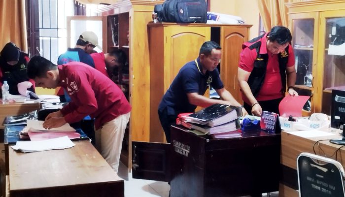 Kajari Pimpin Langsung Geledah Gedung DPRD Bengkulu Utara