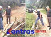 Wakil Ketua II DPRD BU Melihat Langsung Kondisi Gorong-gorong Rusak Di Kecamatan Batik Nau