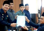 Raperda LKPJ APBD 2024 Disahkan Jadi Perda Setelah Disetujui Tujuh Fraksi
